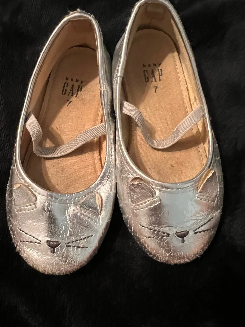 Baby Gap size 7 slip on cat
